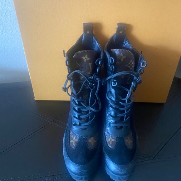 Shoes - Picture 3 of 4